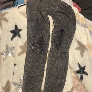 Distressed leggings